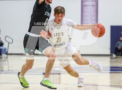 Thumbnail 2 in Lee's Summit vs Lawrence Free State - 810 Varsity Showcase photogallery.