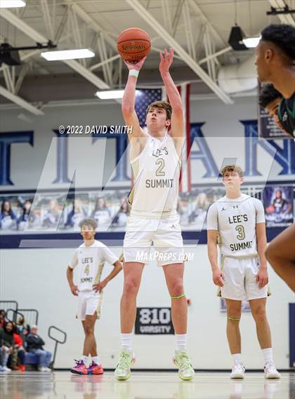 Thumbnail 1 in Lee's Summit vs Lawrence Free State - 810 Varsity Showcase photogallery.