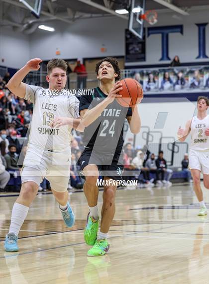 Thumbnail 1 in Lee's Summit vs Lawrence Free State - 810 Varsity Showcase photogallery.