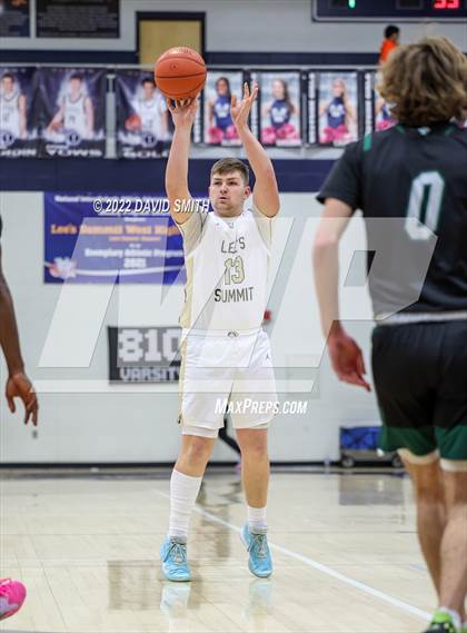 Thumbnail 1 in Lee's Summit vs Lawrence Free State - 810 Varsity Showcase photogallery.