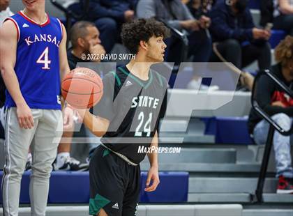 Thumbnail 3 in Lee's Summit vs Lawrence Free State - 810 Varsity Showcase photogallery.