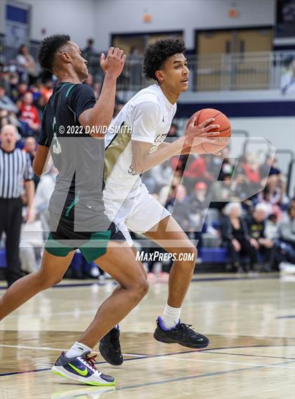 Thumbnail 1 in Lee's Summit vs Lawrence Free State - 810 Varsity Showcase photogallery.