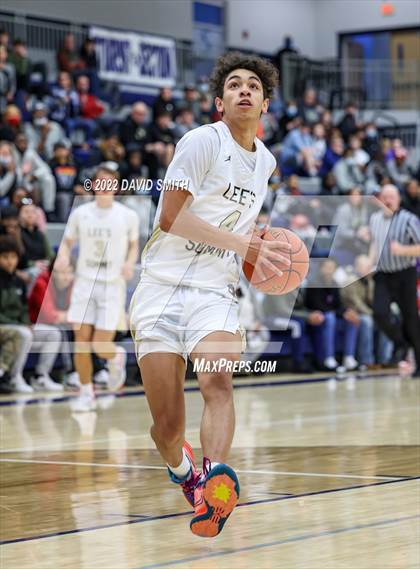 Thumbnail 1 in Lee's Summit vs Lawrence Free State - 810 Varsity Showcase photogallery.