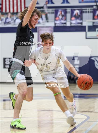 Thumbnail 2 in Lee's Summit vs Lawrence Free State - 810 Varsity Showcase photogallery.