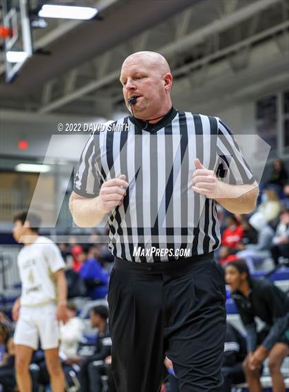 Thumbnail 2 in Lee's Summit vs Lawrence Free State - 810 Varsity Showcase photogallery.