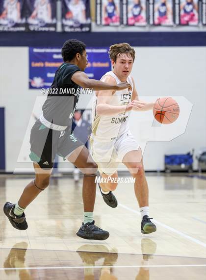 Thumbnail 2 in Lee's Summit vs Lawrence Free State - 810 Varsity Showcase photogallery.