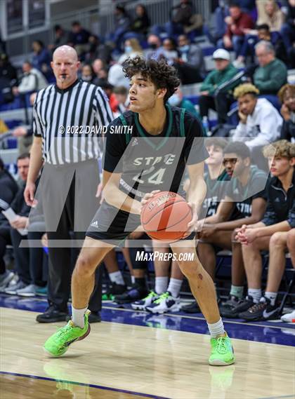 Thumbnail 1 in Lee's Summit vs Lawrence Free State - 810 Varsity Showcase photogallery.