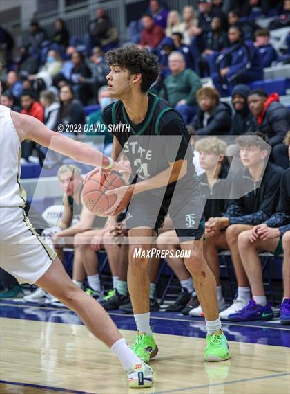 Thumbnail 1 in Lee's Summit vs Lawrence Free State - 810 Varsity Showcase photogallery.