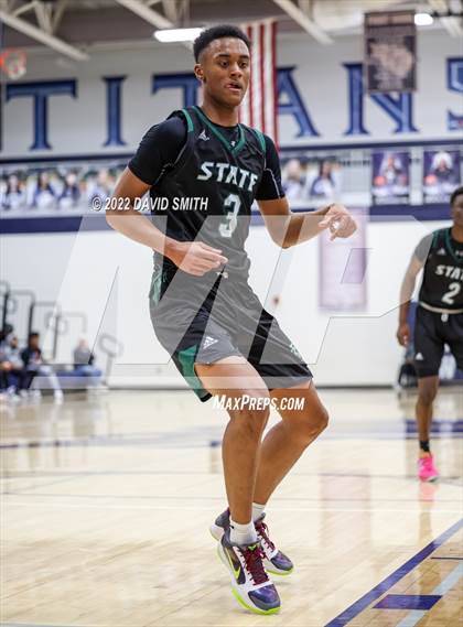 Thumbnail 2 in Lee's Summit vs Lawrence Free State - 810 Varsity Showcase photogallery.