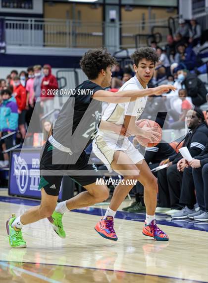 Thumbnail 1 in Lee's Summit vs Lawrence Free State - 810 Varsity Showcase photogallery.