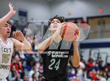 Thumbnail 3 in Lee's Summit vs Lawrence Free State - 810 Varsity Showcase photogallery.