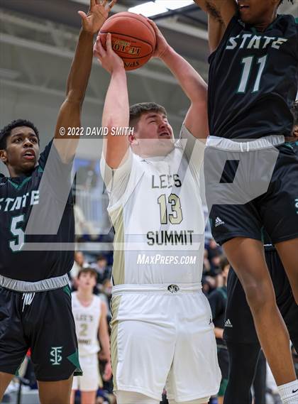 Thumbnail 1 in Lee's Summit vs Lawrence Free State - 810 Varsity Showcase photogallery.
