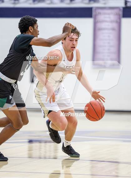 Thumbnail 3 in Lee's Summit vs Lawrence Free State - 810 Varsity Showcase photogallery.