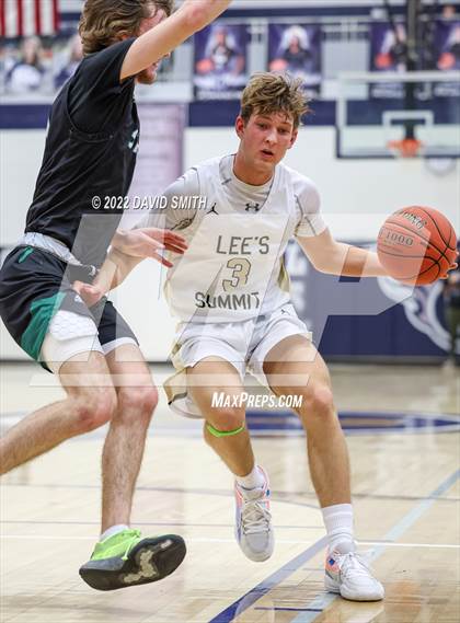Thumbnail 3 in Lee's Summit vs Lawrence Free State - 810 Varsity Showcase photogallery.