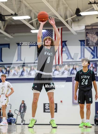 Thumbnail 1 in Lee's Summit vs Lawrence Free State - 810 Varsity Showcase photogallery.
