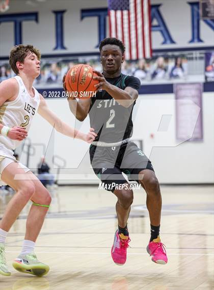 Thumbnail 3 in Lee's Summit vs Lawrence Free State - 810 Varsity Showcase photogallery.