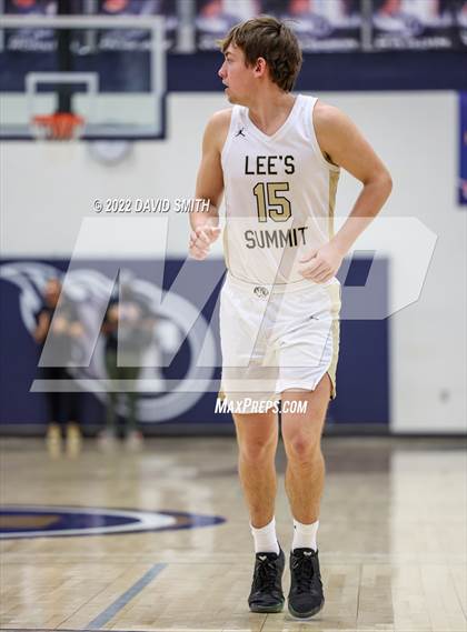 Thumbnail 2 in Lee's Summit vs Lawrence Free State - 810 Varsity Showcase photogallery.