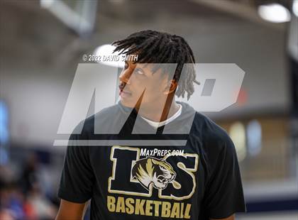 Thumbnail 3 in Lee's Summit vs Lawrence Free State - 810 Varsity Showcase photogallery.