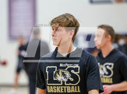 Thumbnail 1 in Lee's Summit vs Lawrence Free State - 810 Varsity Showcase photogallery.