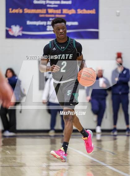 Thumbnail 3 in Lee's Summit vs Lawrence Free State - 810 Varsity Showcase photogallery.