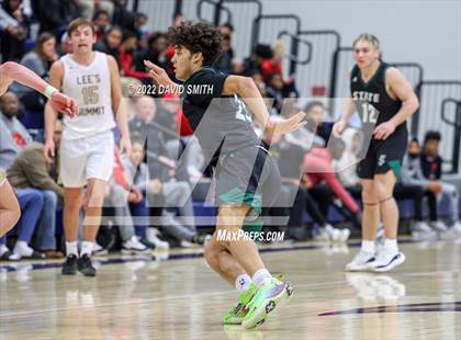 Thumbnail 2 in Lee's Summit vs Lawrence Free State - 810 Varsity Showcase photogallery.