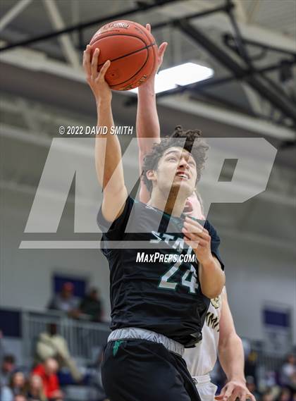 Thumbnail 3 in Lee's Summit vs Lawrence Free State - 810 Varsity Showcase photogallery.