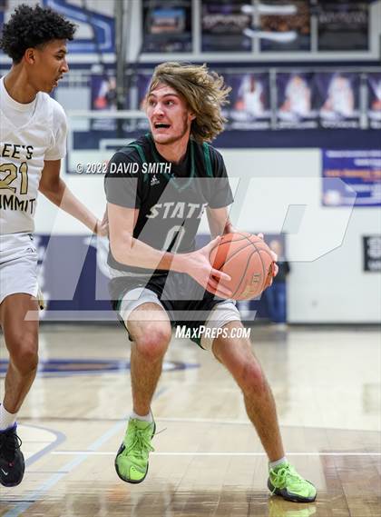 Thumbnail 1 in Lee's Summit vs Lawrence Free State - 810 Varsity Showcase photogallery.