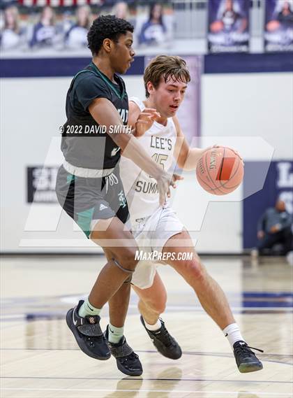 Thumbnail 1 in Lee's Summit vs Lawrence Free State - 810 Varsity Showcase photogallery.