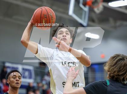 Thumbnail 2 in Lee's Summit vs Lawrence Free State - 810 Varsity Showcase photogallery.