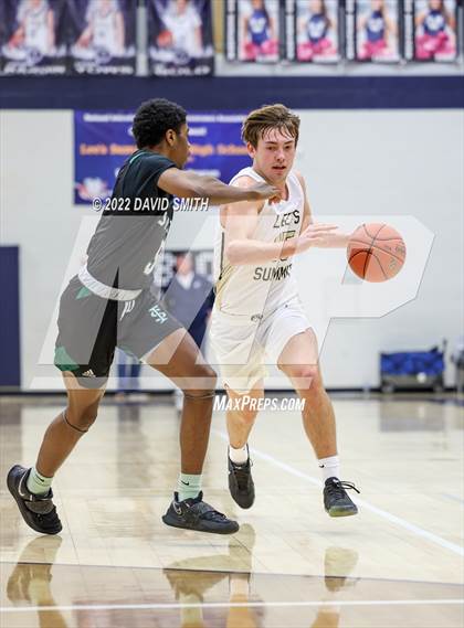 Thumbnail 1 in Lee's Summit vs Lawrence Free State - 810 Varsity Showcase photogallery.