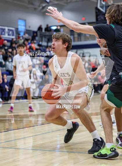 Thumbnail 2 in Lee's Summit vs Lawrence Free State - 810 Varsity Showcase photogallery.