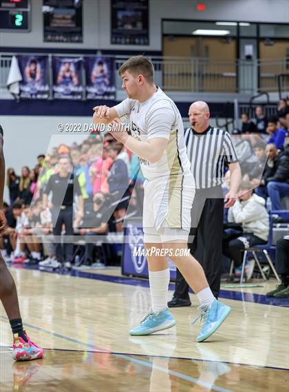 Thumbnail 2 in Lee's Summit vs Lawrence Free State - 810 Varsity Showcase photogallery.