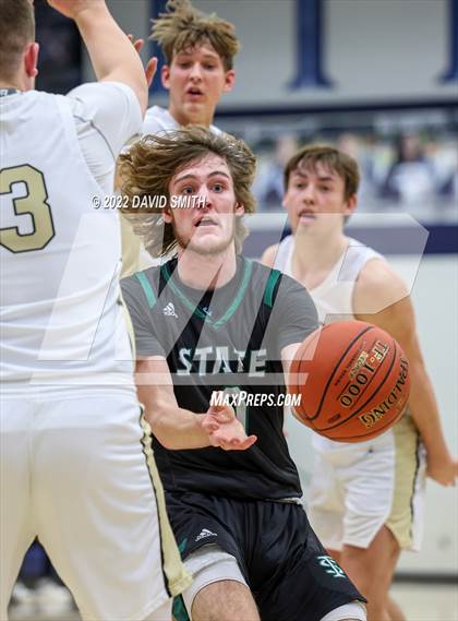 Thumbnail 1 in Lee's Summit vs Lawrence Free State - 810 Varsity Showcase photogallery.