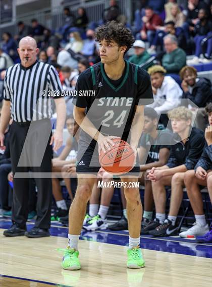 Thumbnail 3 in Lee's Summit vs Lawrence Free State - 810 Varsity Showcase photogallery.