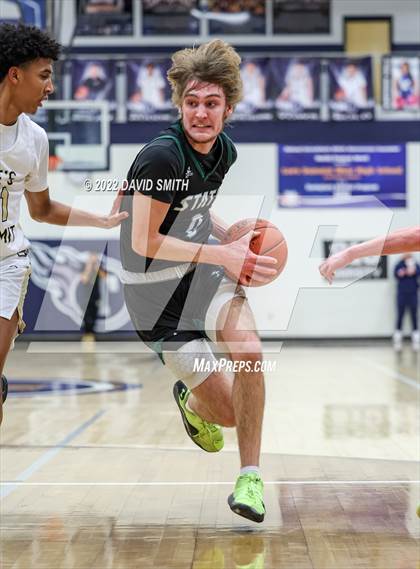 Thumbnail 2 in Lee's Summit vs Lawrence Free State - 810 Varsity Showcase photogallery.