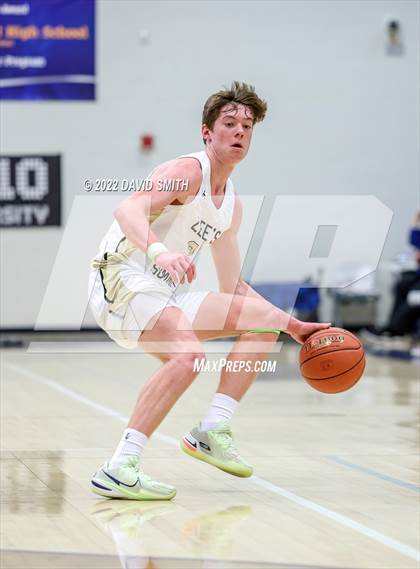 Thumbnail 3 in Lee's Summit vs Lawrence Free State - 810 Varsity Showcase photogallery.