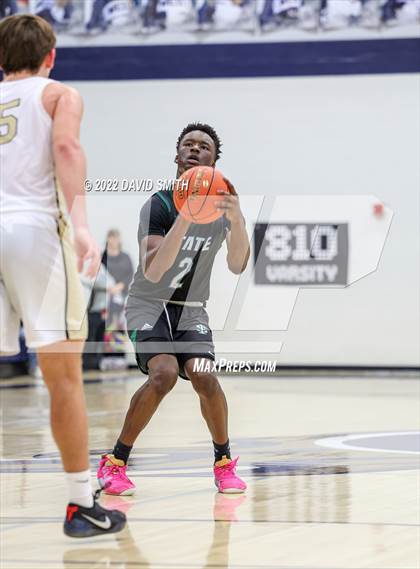 Thumbnail 1 in Lee's Summit vs Lawrence Free State - 810 Varsity Showcase photogallery.