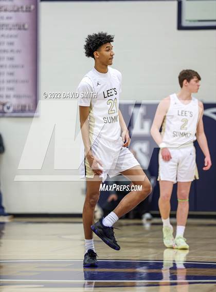 Thumbnail 3 in Lee's Summit vs Lawrence Free State - 810 Varsity Showcase photogallery.