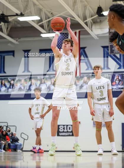 Thumbnail 3 in Lee's Summit vs Lawrence Free State - 810 Varsity Showcase photogallery.
