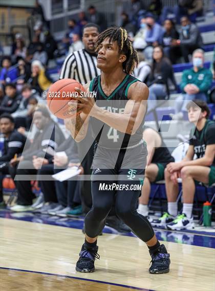 Thumbnail 1 in Lee's Summit vs Lawrence Free State - 810 Varsity Showcase photogallery.