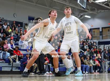 Thumbnail 3 in Lee's Summit vs Lawrence Free State - 810 Varsity Showcase photogallery.