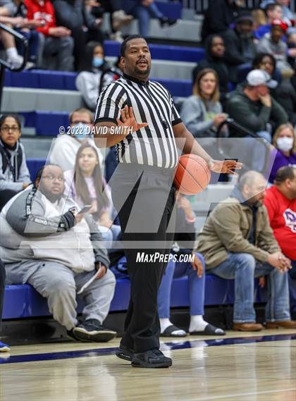 Thumbnail 1 in Lee's Summit vs Lawrence Free State - 810 Varsity Showcase photogallery.