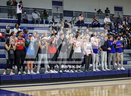 Thumbnail 2 in Lee's Summit vs Lawrence Free State - 810 Varsity Showcase photogallery.