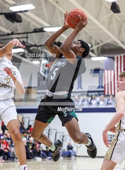 Thumbnail 2 in Lee's Summit vs Lawrence Free State - 810 Varsity Showcase photogallery.