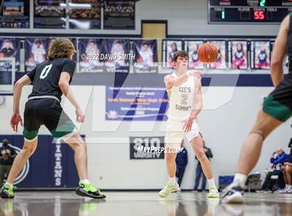 Thumbnail 1 in Lee's Summit vs Lawrence Free State - 810 Varsity Showcase photogallery.