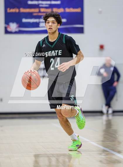 Thumbnail 2 in Lee's Summit vs Lawrence Free State - 810 Varsity Showcase photogallery.