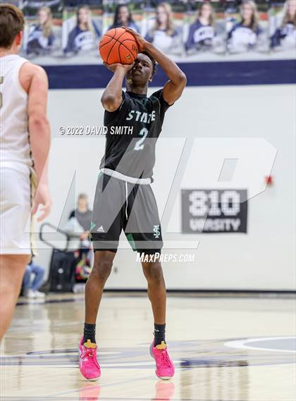 Thumbnail 2 in Lee's Summit vs Lawrence Free State - 810 Varsity Showcase photogallery.