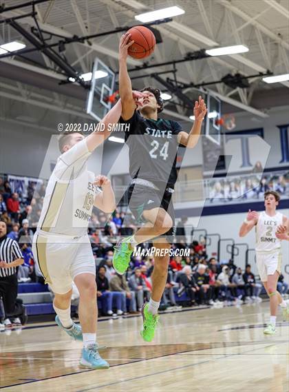 Thumbnail 3 in Lee's Summit vs Lawrence Free State - 810 Varsity Showcase photogallery.