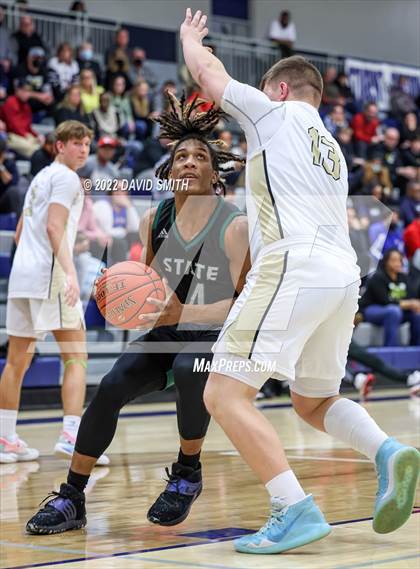 Thumbnail 2 in Lee's Summit vs Lawrence Free State - 810 Varsity Showcase photogallery.