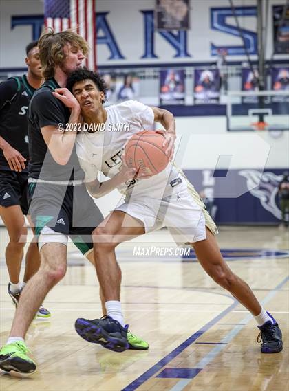 Thumbnail 2 in Lee's Summit vs Lawrence Free State - 810 Varsity Showcase photogallery.